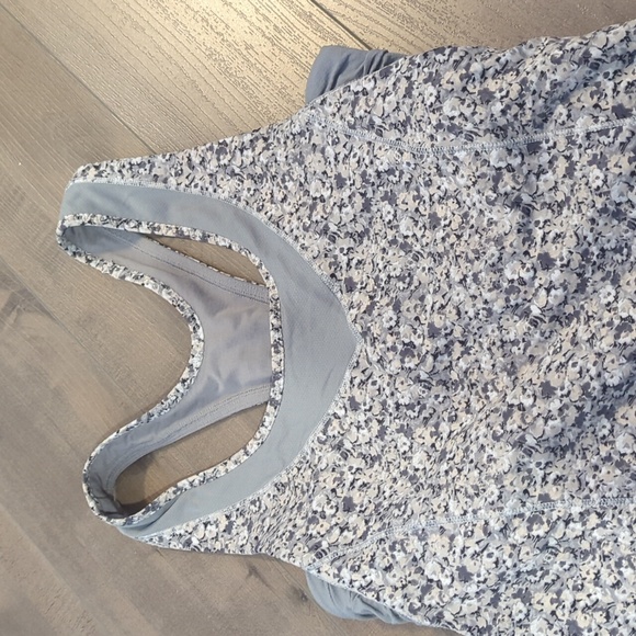 Lululemon size 4 Top - Picture 2 of 4